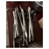 1 LOT BOX OF (6) TONGS AND (7) SOUP LADLES