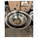 1 LOT (2) ASST SIZE S.S COMMERCIAL MIXING BOWLS
