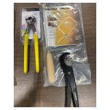1 LOT OF 1- DELUXE COPING SAW COMPLETE./1-YELLOW-H