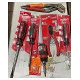 1 LOT OF 3-MILWAUKEE SCREWDRIVER./1-CUTTING PLIERS