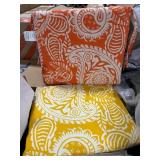 1 LOT (2) DECORATIVE OUTDOOR CUSHIONS