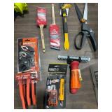 1 LOT OF ASSORTED TOOLS