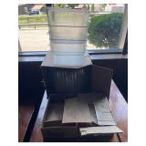 1 LOT: ASSORTED TOGO CONTAINERS & CAMBRO CONTAINER