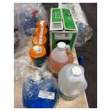 1 LOT OF ASSORTED CLEANING ITEMS/ LIQUIDS