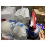 1 LOT (1) HEFTY SUPREME LUNCH PLATES 250PC. (1) ME
