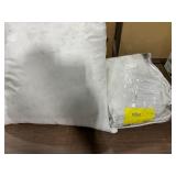 1 LOT OF 1 CURTAINS/1-TROW PILLOW