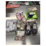 1 LOT (6) ASST KIDS SHOES ASST SIZES