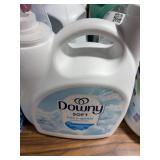1 LOT (1) DOWNY SOFT 1 GAL LAUNDRY DETERGENT. (1)