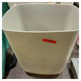 SMALL TRASH CAN