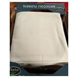 1 LOT ASSORTED AMOUNT WHITE TABLECLOTHS