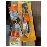 1 LOT OF 1-7.7 FT. PRUNING POLE SAW WITH 17 IN. ST