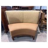 Stanford Upholstered Curved Settee Banquete