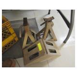 WHEEL CHOCK AND PAIR OF JACK STANDS