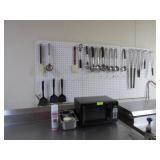 MICROWAVE WITH WALL MOUNTED UTENCILS