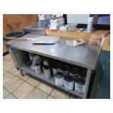 STAINLESS STEELE TABLE