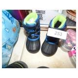 KIDS SIZE 6 BOOTS KIDS SIZE 6 BOOTS