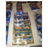 12 HOT WHEELS 12 HOT WHEELS