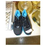 LIKE NEW SHOES SIZE 9