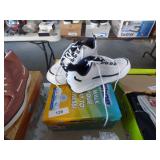SHOES SIZE 8.5 LOOK NEW