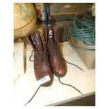 MENS WORK BOOTS SIZE 8