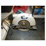 B&D 7 1/4 POWER SAW WORKS GOOD