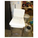 2 BAR STOOLS