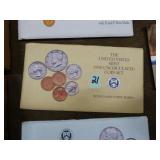 1990 MINT SET P&D COINS