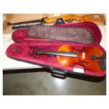 LIKE NEW VIOLIN WITH CASE & BOW