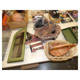 BASKETS, PLATE HOLDERS, DECOR