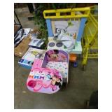 KIDS CHAIR & PLAY KITCHEN