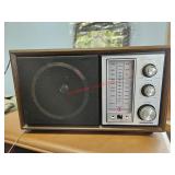 Soundesign table radio - tested/works- train room