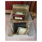 Box lot of vintage frames 4x6,5x7ï¿½s  (spare room)