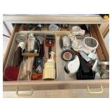 Kitchen accessories drawer lot (kitchen)