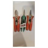 Snippers for gardening (laundry room)