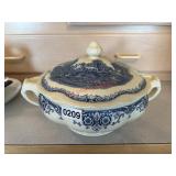 Large lidded soup tureen (kitchen)