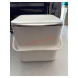 Plastic compost bin (kitchen)