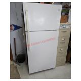 Kenmore refrigerator, works - train room