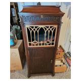 Antique/vintage Edison phonograph, cranks and