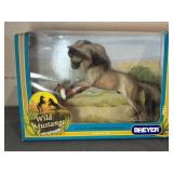 Americas Wild Mustang NO751203 Grullo Mustang w/