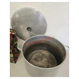 Aluminum pot with lid- mustang garage