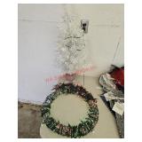 Fiber optic tree and homemade wreath - mustang