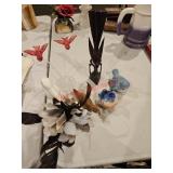 Lot of bird figurines and feathers