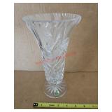 Kusak cut crystal vase - hutch