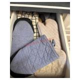 Oven Mit Drawer lot                  (kitchen )