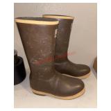 SZ 10 Xtra Tuff Mens Muck Boots