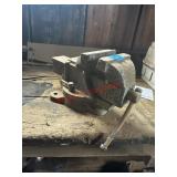 vintage heavy-duty swivel bench vise (barn)