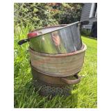 VTG Pots and Colander                  (Outside