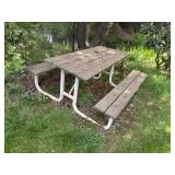 Picnic Bench Needs some love BRING HELP