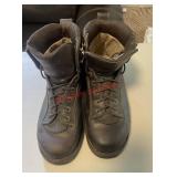 Menï¿½s shoes size 9.5(living room)