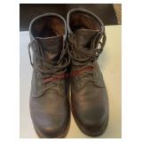 Menï¿½s boots size unknown (living room)